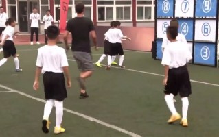 小孩脚疼能踢足球吗，小孩脚疼但又没伤是怎么回事